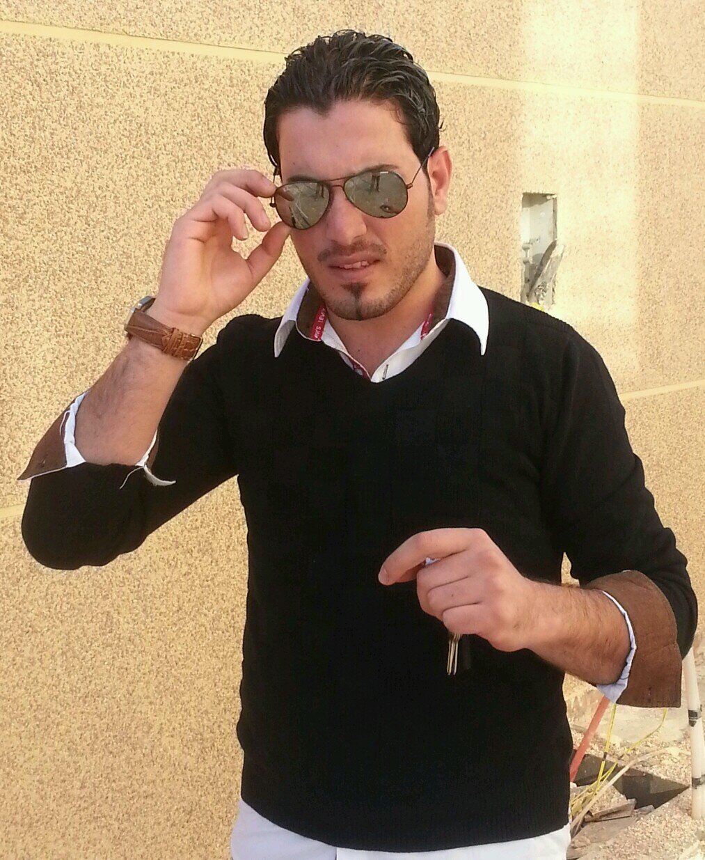 لآ تَستحقروآ دموع أحدَهم ، عندمآ يبكيّ ( إشتيآقاً ) ِفَـ الحَنين .. وَجع عشوآئيّ لآ يستأذن مِن أحد ~!~ .