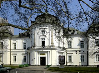 Do Muzeum Niepodległości należy Pałac Przebendowskich/Radziwiłłów, Muzeum Więzienia Pawiak oraz Muzeum X Pawilonu Cytadeli Warszawskiej. The Independence Museum