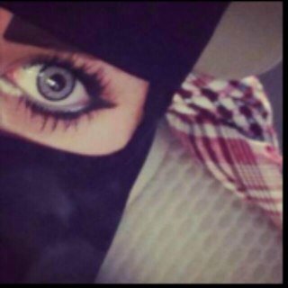 عين(ن) بكت لك ؟! وربي محد(ن) يحبك كثرهاا ..