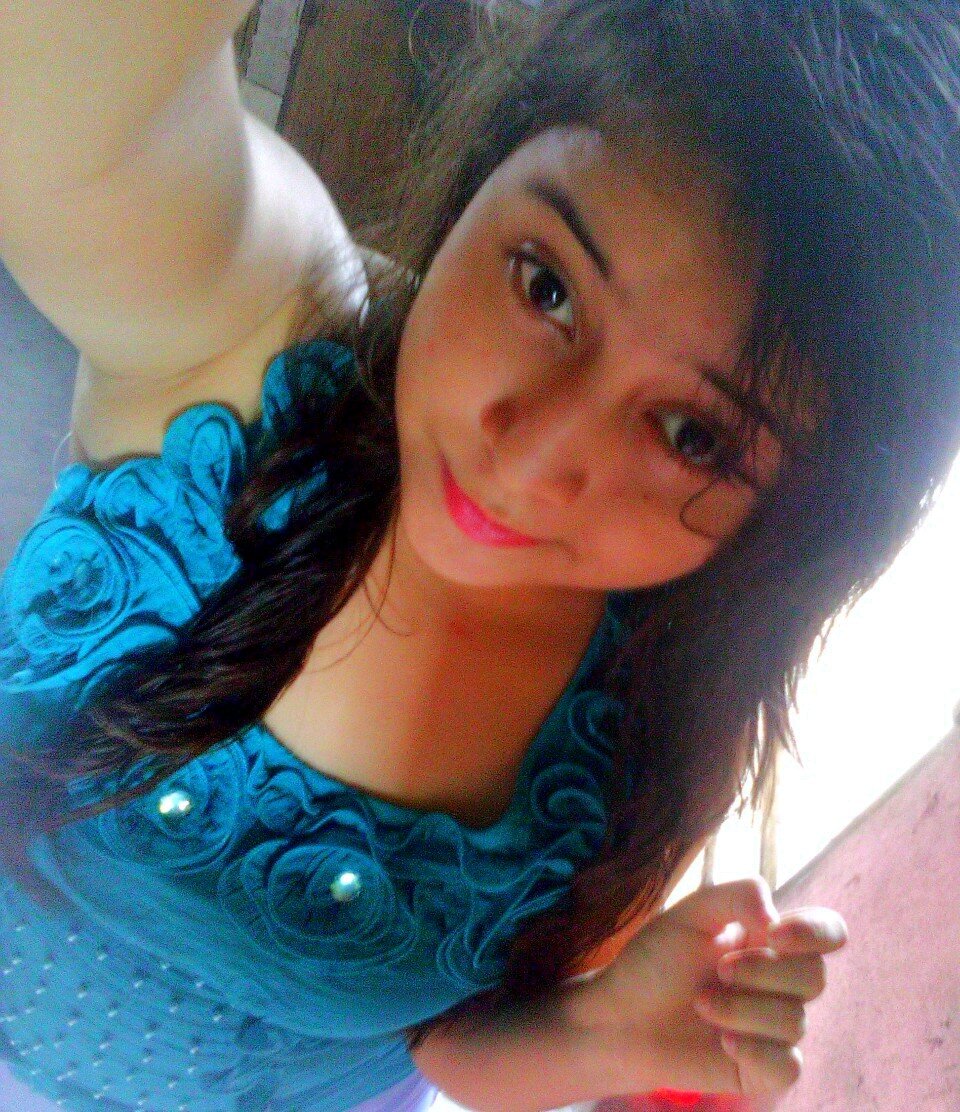 Amo a Dios; A mi Familiaa; y Me amoo A Miiii; Voss solo seguime y si me dejas de seguir te dejo de seguir.