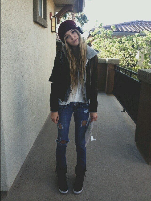 I'm Lacey. my bootiful twin sister is @AcaciaBree ♥Give me cookies and I shall love you forever!♥♡♥My Fabulous Bitch is @Tyler___Oakley