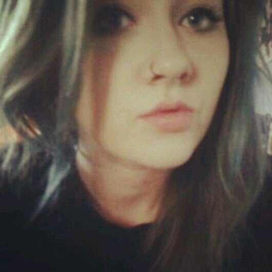 18, 5'3, blue/green/red haired loser. Lover of red lipstick, shit indie and hardcore music and big jumpers.
