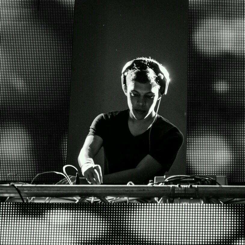 Dj Hugo Carreño
Booking: 0414 2689558
