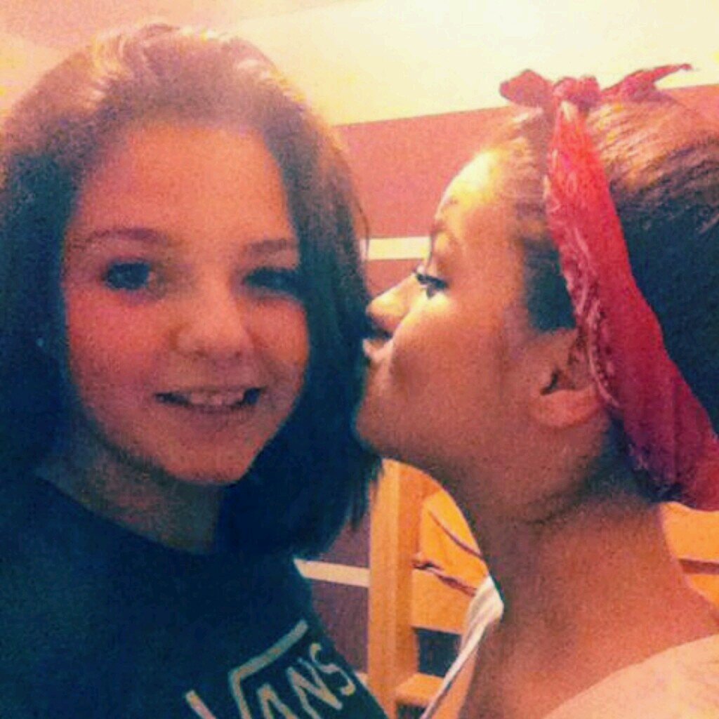 Directioner & Belieber & Mahomie & Mixer 3
            Follow Back :)
