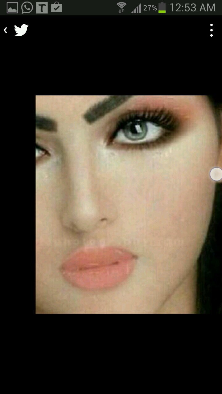 ‏مذيعة في التلفزيون السعودي القناةالأولى .. اعشق الفن من قبل ان اكون مهندسة الديكور..وفضلا لا للمحادثات عالخاص