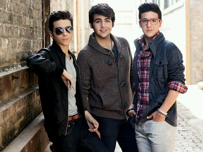 Mi amor por Il Volo es más que grande, mi amor por Il Volo es así, dulce y bravo, fuerte y lleno de emoción, esto es más que amor.