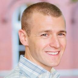 a bicoastal strategy consultant focused on the internet space at Accenture (work) and exploring the globe (play).