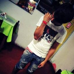 No por miedo a perder vas a dejar de jugar, dejar de ser tal como eres, se lo que tu quieres ser, tan solo busca tu felicidad y no importa nadies solo tu. ♥
