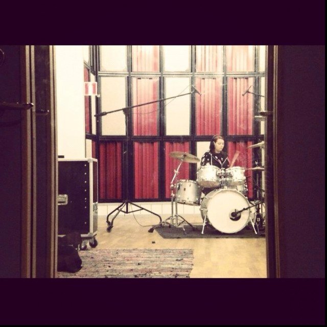 Karoline_Kval's profile picture. A New Direction Music - Indie label, booking agency & management.

Selv litt for glad i musikk og vinylplater - roter ellers rundt i Trondheim