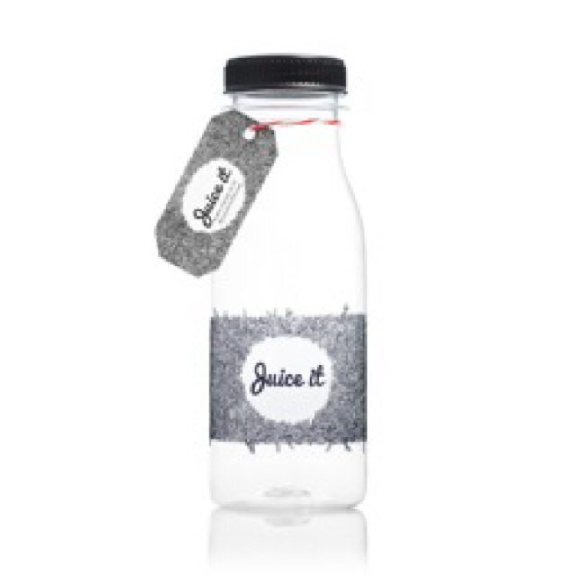 Juiceitofficial's profile picture. {detox juice} 100% bio / pression à froid / raw 8, rue de la Vrillière Paris 1er / opening nov. 13. Design: A.R Rivani / Art: Pierre-Emmanuel