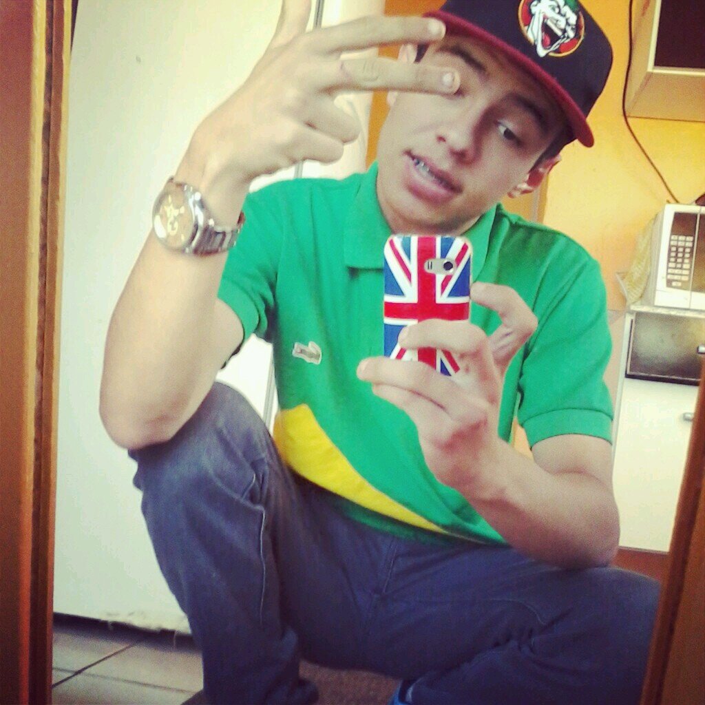 Dono das musicas #aCondição, #NossoFundamento e entre outras Melhor Amigo da @arlequina_ofcl Casado com a Babi Fernandes,  Msn: mcpivetedazl2@hotmail.com