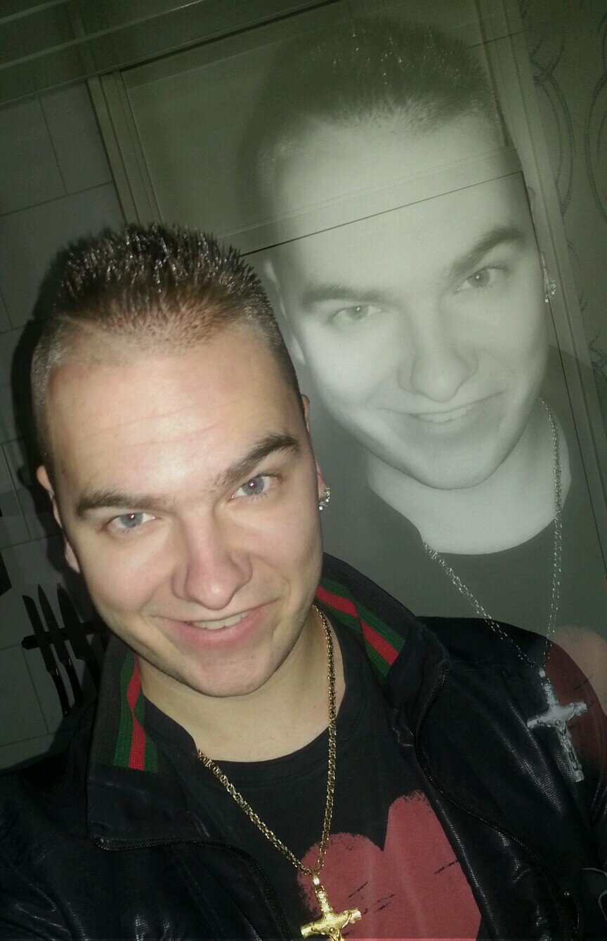 Former player/manager at: H2K-Gaming, FatGames, oXmoze, pstarZ, MYM, Stheno- eSports, Team-WinFakt & Absolutelegends.