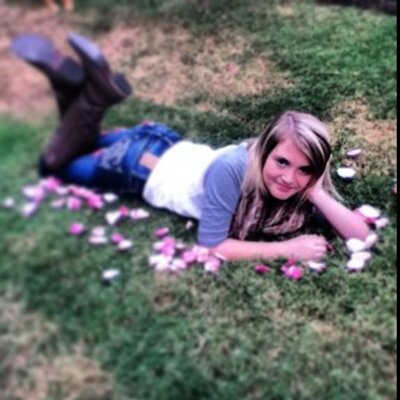 Profile Picture of Lori Suzanne Snyder (@suziesnyder16) on Twitter