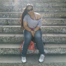 louca , barraqueira , nervosa ,tagarela ,amorosa,e o mais importante feliz..mulher da Rafaella  Ferreira  so dela u.u !! a e outra GATA DE MAIS HAHA'sqñ bjuu´s