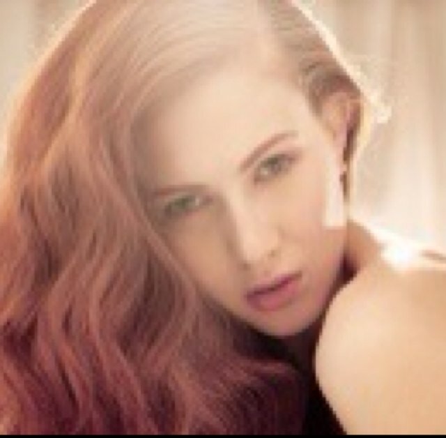 Names the Doctor im a timelord i travel through space and time.. I regenerated now im a woman main: @xTimePrincessx  #RP #Single