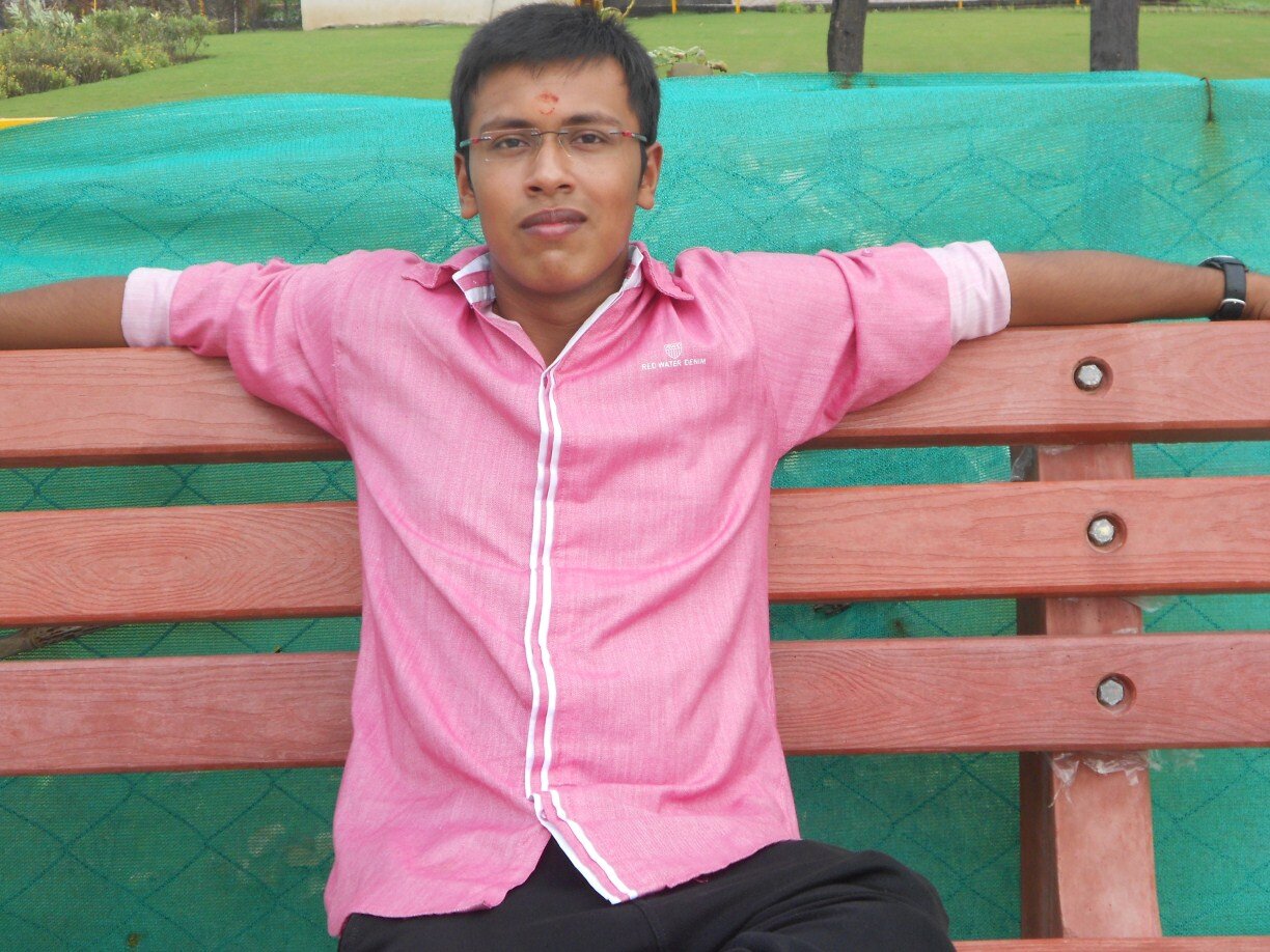 YashPandya212's profile picture.