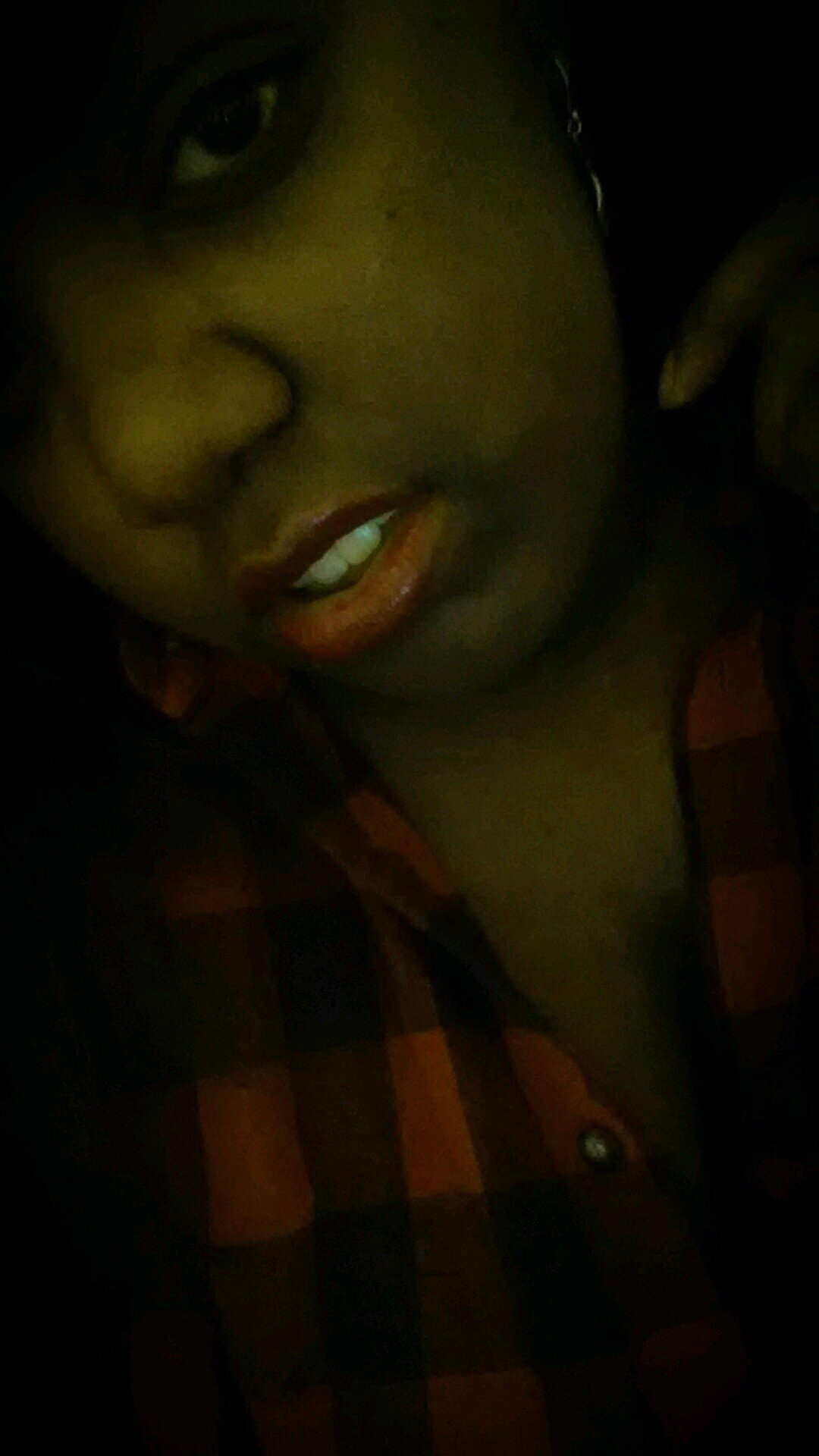 18 Dominican, cool af , nae nae professional lols naw im playin but follow me my lovelys ♥