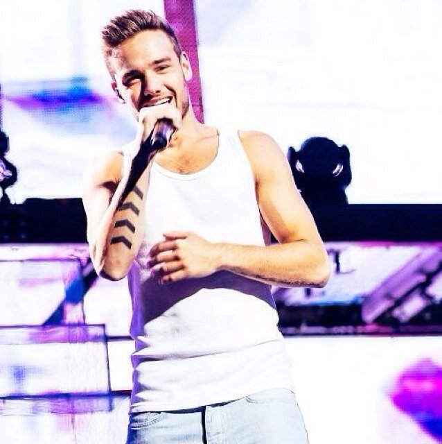 Congrats! You got a free follow! So please follow @Loushoodlum ! Goal : 6k