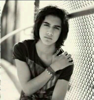 Guapo actor canadiense se 21 añitos más conocido como Beck Oliver en la serie VicTORIous.