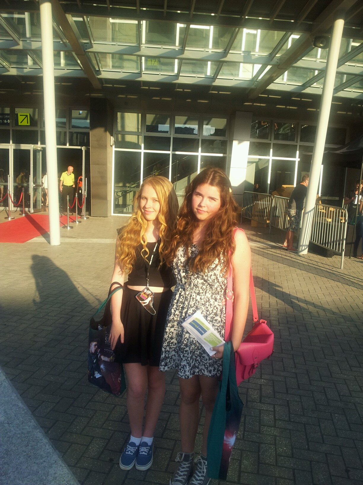 Im a 15 year old girl from New Zealand. Follow and ill follow back!!!
