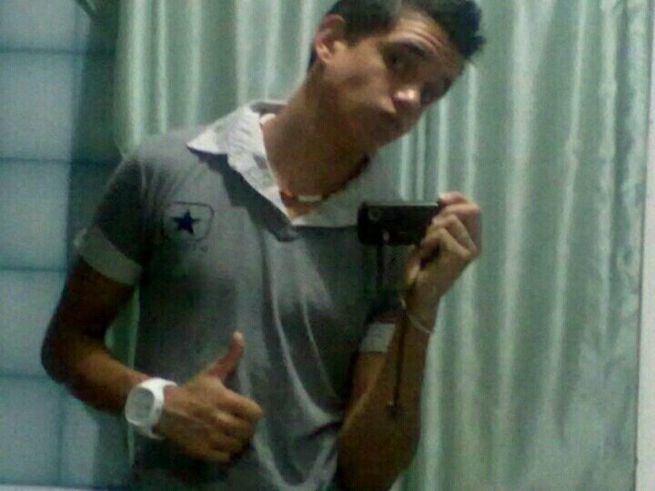 Soy una persona alegre, estudio y trabajo.
