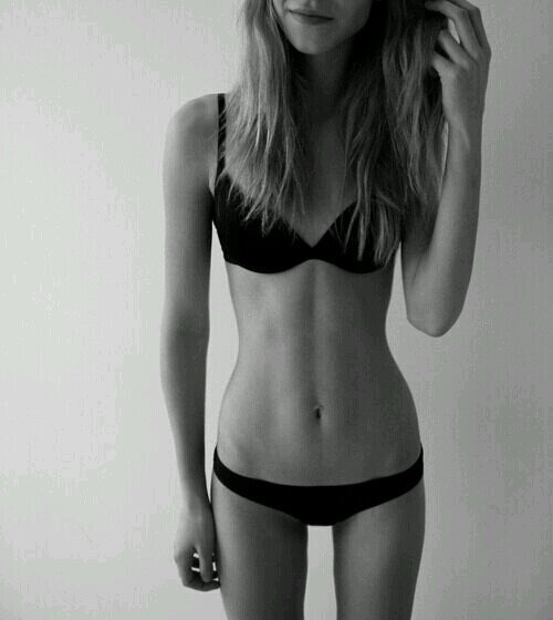 Thinspo dreamer. Fangirl. Food lover trying to starve herself. loving dark and depression ♡