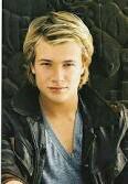 Hermano pequeño de Gideon y hijo de Benedict. Cazador de sombras por supuesto y un Lightwood