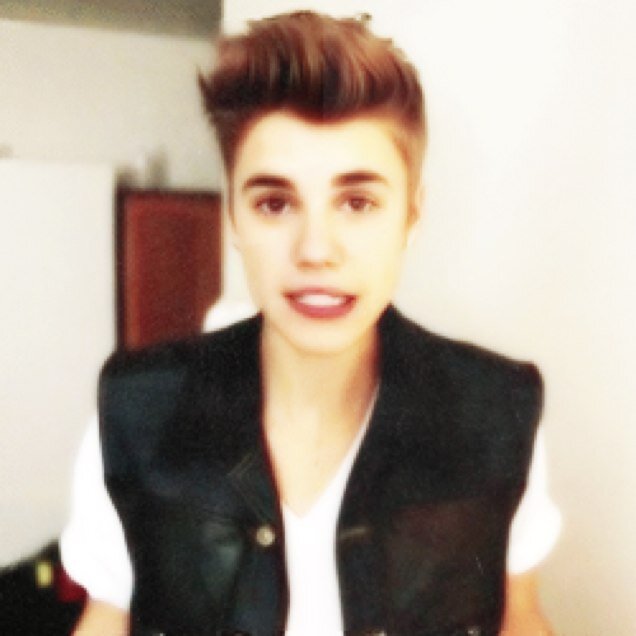 THIS IS A FREE FOLLOW FROM @iEvaBiebs SO FOLLOW HER!