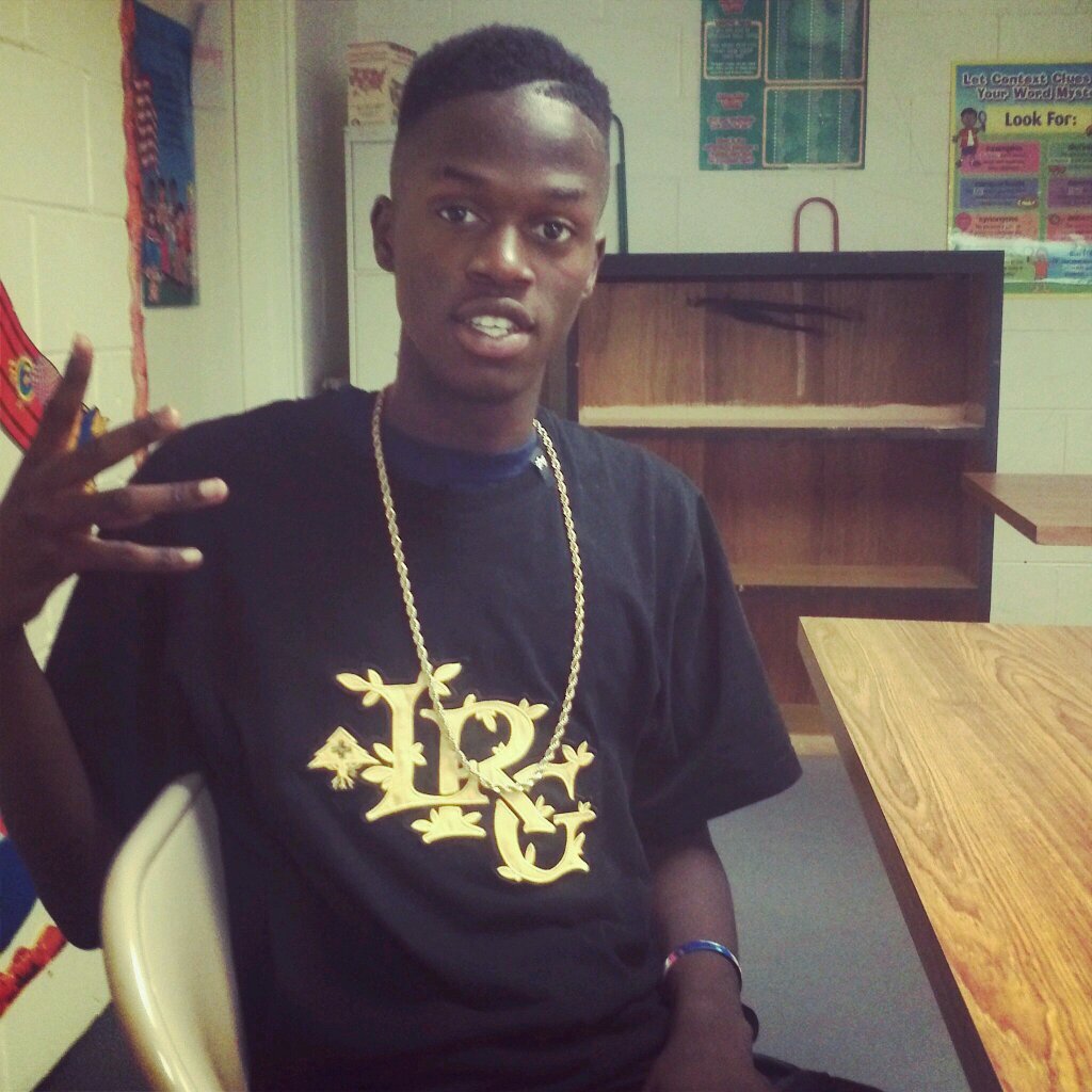 Follow My Everything ⇨ @NiggaLESS_ ⇦ TeamUS . We Rocking FAHEVA ♡♡
