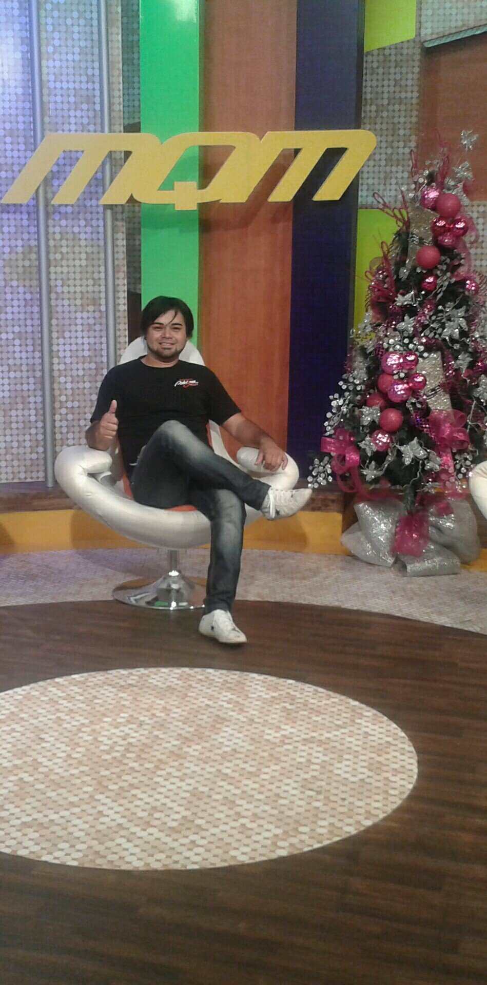Soy un animador infantil (payaso)y también Trabajo en la OrganizaCion Rodriguez. . Nombre artistico TAPITA..... Cel 0982.43 20 20