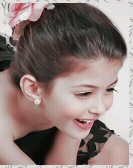 ‏انا مجرد شخصيهہ #عاابرھ سَ ينسااهاا إﻟزﻣﻥ̴ ولن يتذكرني الا من #أححبني بصصدق

..  

وكل ما أكتبه سوا كلمات راقت لي ...*
