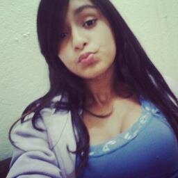 karolayne1512's profile picture. 