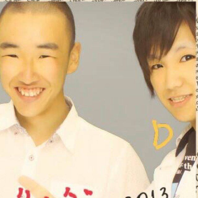 SCA垢 大学1年 ベースやってるよ、走ってるよ、テニスやってるよ SCA好きな方follow me＼(^o^)／ 右です