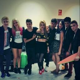 Fiel seguidora de la buena musica. ¿Los dos mejores grupos?@AurynOficial y @SWTCalifornia   :)
Fiel seguidora de Gran Hermano y MYHYV.