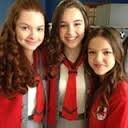 sou  Rica,Linda e Muito Mais Sou a Mais Popular da Escola amiga da @Vivi_OficialChiq e  @ViviOficial Irmã @DebOficialCh Sou a Lider Das top3
