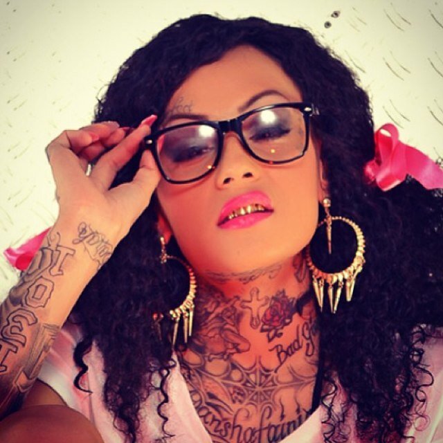 Bugz • 26 • Official • Inkmodel • Gold Teeth • The Netherlands • Worldwide • Proudmom of 3 • iinkyDoll • Daughter of... •