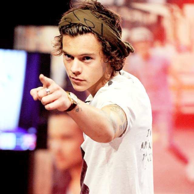 Go follow @narryhur because she gave you a free follow ♡♡