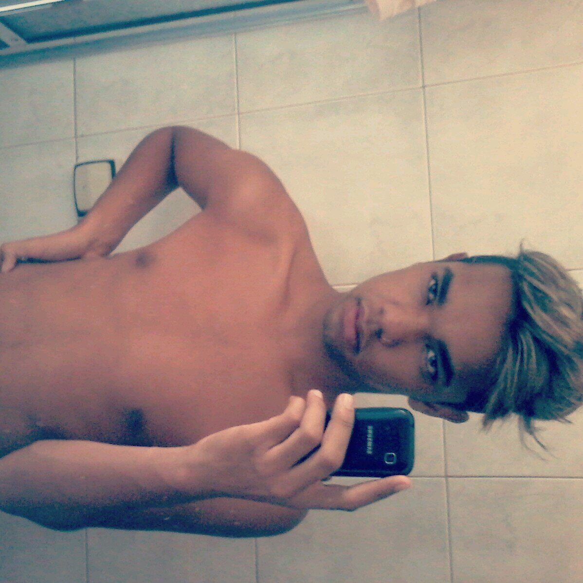 Paulistano , 17 anos  ,Pisciniano , Amigos , Familia , Bebida , Rua.
http://t.co/ARptbvDbl3