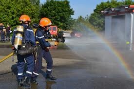 jeunes sapeurs pompiers  j'aime le sport la musique dormir et la radio ;)