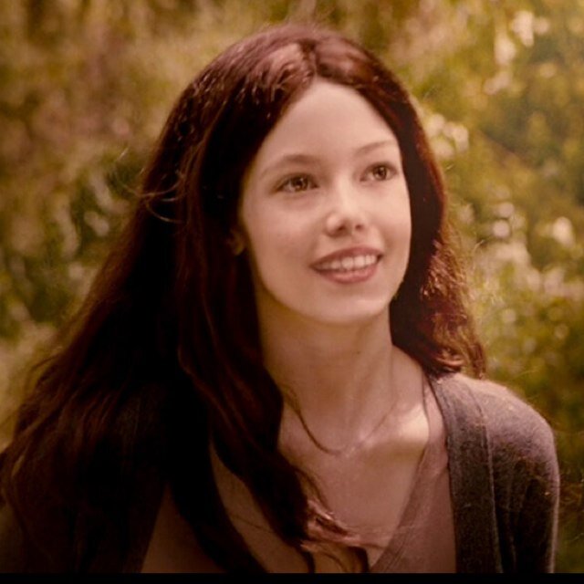 vampire/human hybrid member of the Olympic coven, daughter of #Edward and #Bella Cullen