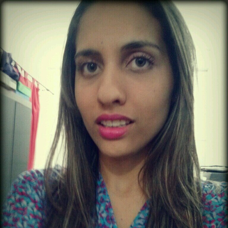 Por fora a menina que muitos julgam.
Por dentro,a mulher que poucos conhecem.