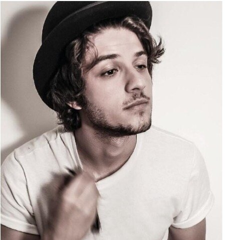 amar o @chaysuede é arte ser retardado faz parte, pirar no leão é moda, ser chaynática é foda!!