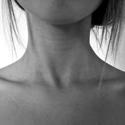 14. Lo que me alimenta me destruye.