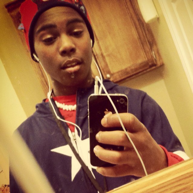 Single ... Fwm ....                                                                   Follow My Twifey (: @_ayo_imD1