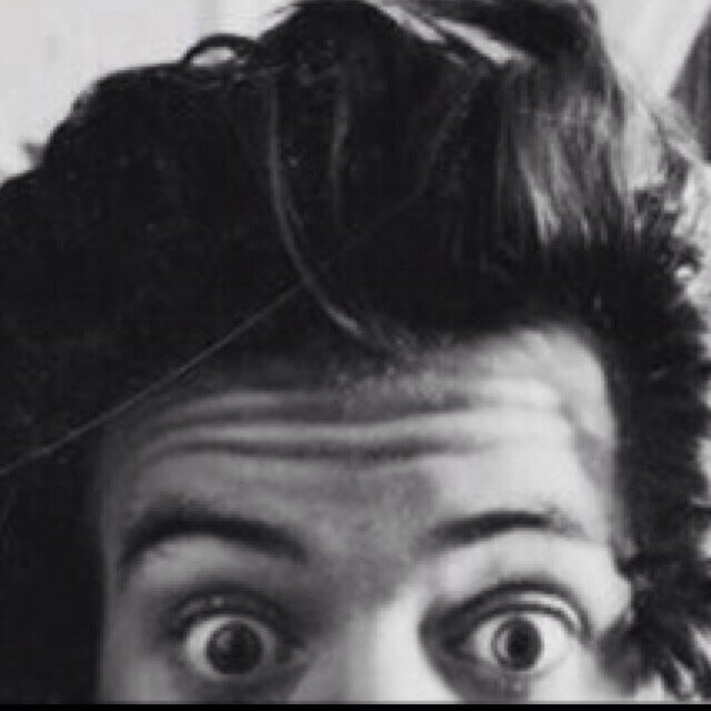 Follow @StrawZarryPie thaaaanks. xx