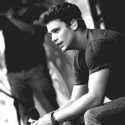 Here you'll find some information about the Suiss singer Bastian Baker. Photos-Informations-news. -Français-English-
Hope you'll enjoy it! xx