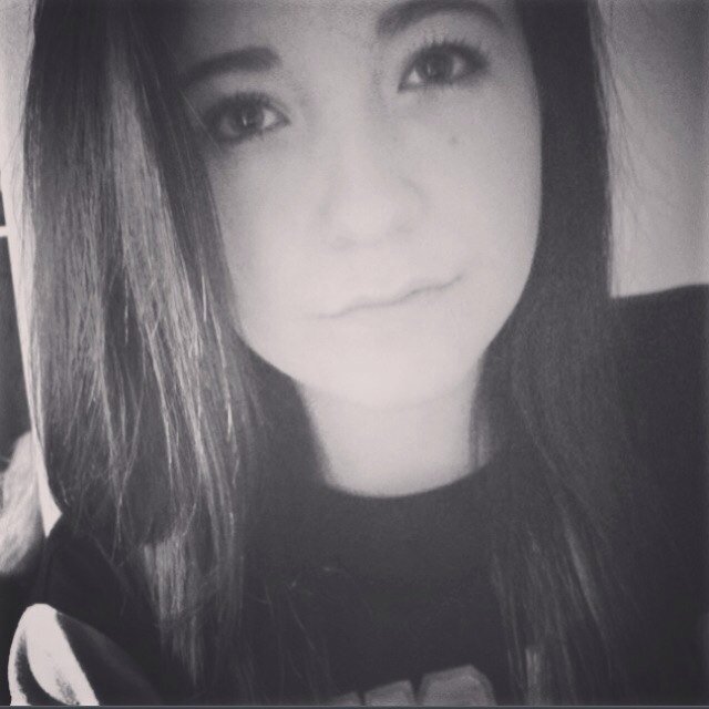 Weird girl with no life and an obsession with Justin Bieber.
I'm 18 years old and in a relationship.