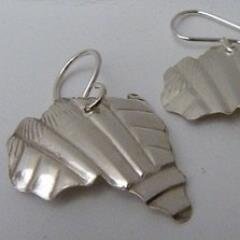 Handcrafted Afrocentric Jewelry from African American Artists.