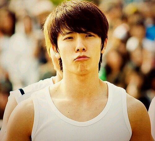 My name's Lee donghae just bot not real. มีอะไรจะพูดล่ะครับนอกจากผมหล่อ? หรือจะเถียง? [Real : @donghae861015] ♥130121 #hansel