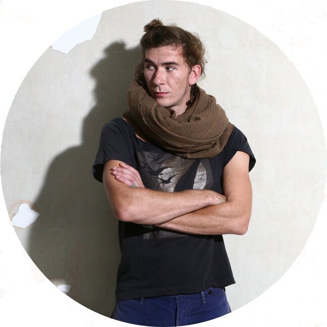 I am a guitarist, sound artist and theorist intrigued by new approaches to interacting with instruments and sonic objects http://t.co/VUj1MEIEYE